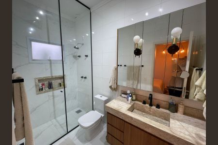 Casa de condomínio à venda com 205m², 3 quartos e 4 vagas Casa de condomínio à venda com 205m², 3 quartos e 4 vagasBanheiro