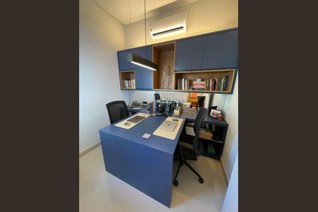 Casa de condomínio à venda com 205m², 3 quartos e 4 vagas Casa de condomínio à venda com 205m², 3 quartos e 4 vagasEscritório