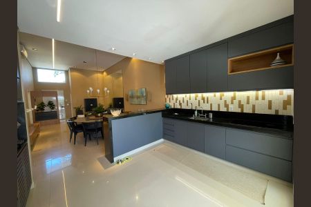 Casa de condomínio à venda com 205m², 3 quartos e 4 vagas Casa de condomínio à venda com 205m², 3 quartos e 4 vagasCozinha