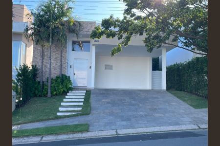 Casa de condomínio à venda com 205m², 3 quartos e 4 vagas Casa de condomínio à venda com 205m², 3 quartos e 4 vagasFachada