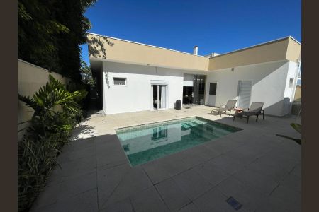 Casa de condomínio à venda com 205m², 3 quartos e 4 vagas Casa de condomínio à venda com 205m², 3 quartos e 4 vagasÁrea Comum