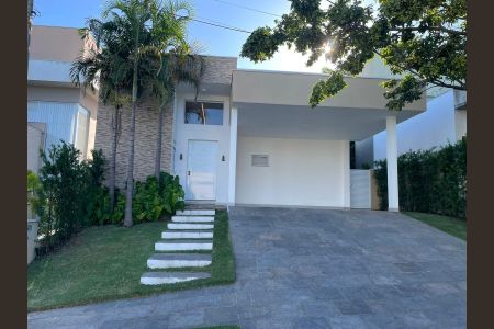 Casa de condomínio à venda com 205m², 3 quartos e 4 vagas Casa de condomínio à venda com 205m², 3 quartos e 4 vagasFachada