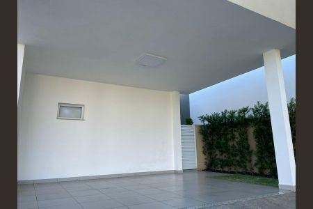 Casa de condomínio à venda com 205m², 3 quartos e 4 vagas Casa de condomínio à venda com 205m², 3 quartos e 4 vagasÁrea Comum