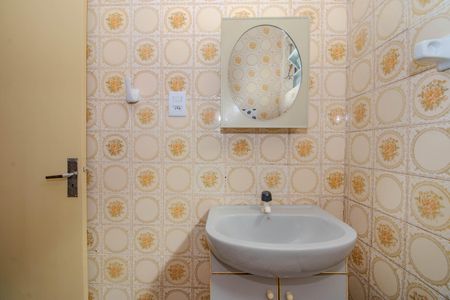 Banheiro de apartamento à venda com 1 quarto, 46m² em Jardim Dona Leopoldina, Porto Alegre