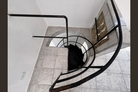 Apartamento à venda com 78m², 2 quartos e 1 vagaEscada
