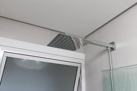 Banheiro de apartamento à venda com 1 quarto, 43m² em Cristal, Porto Alegre