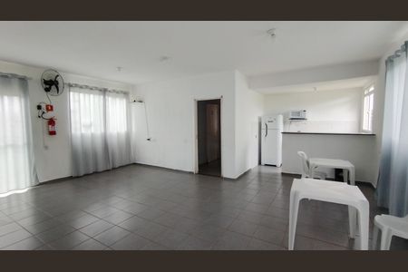 Apartamento para alugar com 48m², 2 quartos e 1 vaga Apartamento para alugar com 48m², 2 quartos e 1 vagaÁrea comum - Salão de festas