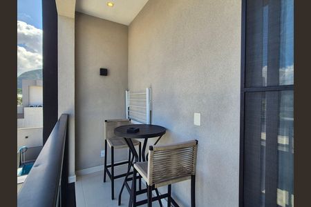 Casa de condomínio para alugar com 200m², 8 quartos e 8 vagas