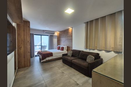 Casa de condomínio para alugar com 200m², 8 quartos e 8 vagas