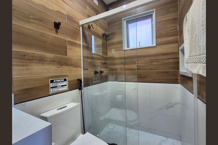 Casa de condomínio para alugar com 200m², 8 quartos e 8 vagas