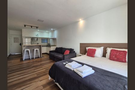 Casa de condomínio para alugar com 200m², 8 quartos e 8 vagas