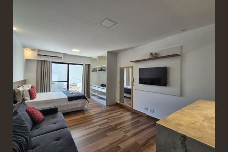Casa de condomínio para alugar com 200m², 8 quartos e 8 vagas