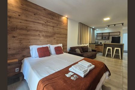 Casa de condomínio para alugar com 200m², 8 quartos e 8 vagas