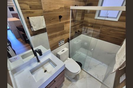 Casa de condomínio para alugar com 200m², 8 quartos e 8 vagas