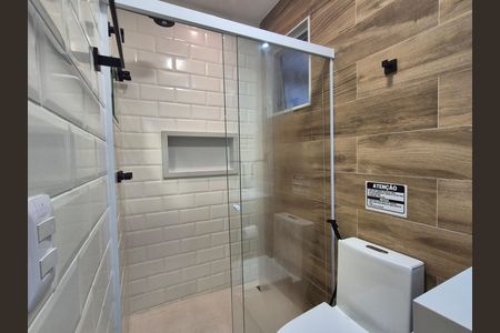 Casa de condomínio para alugar com 200m², 8 quartos e 8 vagas