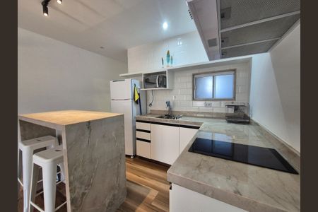 Casa de condomínio para alugar com 200m², 8 quartos e 8 vagas