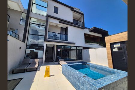 Casa de condomínio para alugar com 200m², 8 quartos e 8 vagas