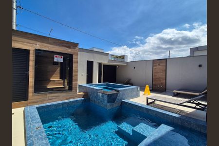 Casa de condomínio para alugar com 200m², 8 quartos e 8 vagas