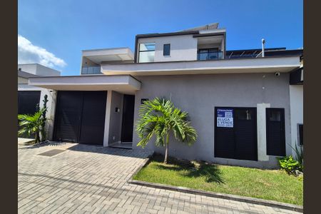 Casa de condomínio para alugar com 200m², 8 quartos e 8 vagas