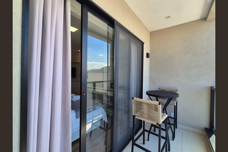 Casa de condomínio para alugar com 200m², 8 quartos e 8 vagas
