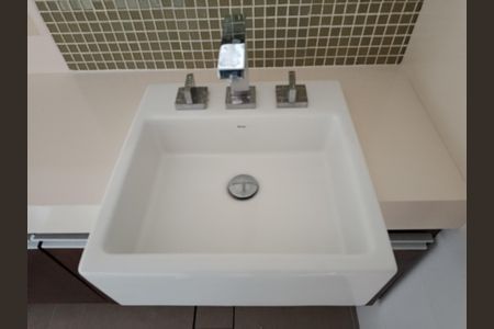 Apartamento à venda com 68m², 1 quarto e 2 vagasBanheiro da Suíte