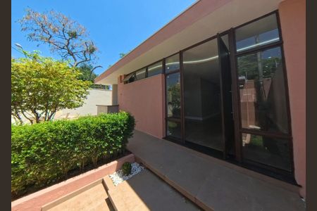 Casa à venda com 247m², 4 quartos e 3 vagasFoto 01