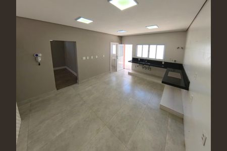 Casa à venda com 247m², 4 quartos e 3 vagasFoto 03