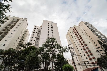 Apartamento para alugar com 54m², 2 quartos e 1 vaga Apartamento para alugar com 54m², 2 quartos e 1 vagaFachada