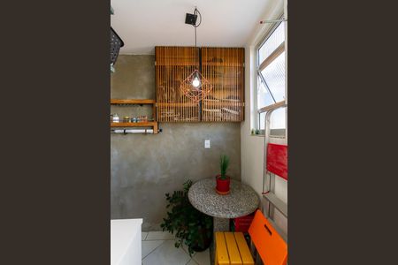 Apartamento à venda com 85m², 2 quartos e 1 vagaÁrea de Serviço