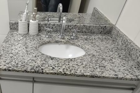 Apartamento à venda com 65m², 2 quartos e 2 vagas Apartamento à venda com 65m², 2 quartos e 2 vagasBanheiro da Suíte
