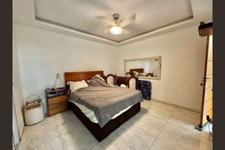 Casa à venda com 8 quartos, 261m² em Jardim Sulacap, Rio de Janeiro