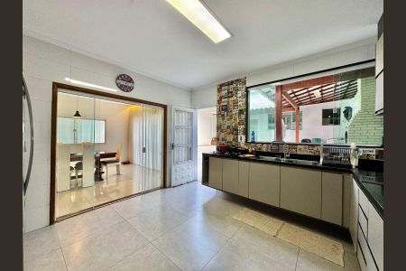 Casa à venda com 8 quartos, 261m² em Jardim Sulacap, Rio de Janeiro