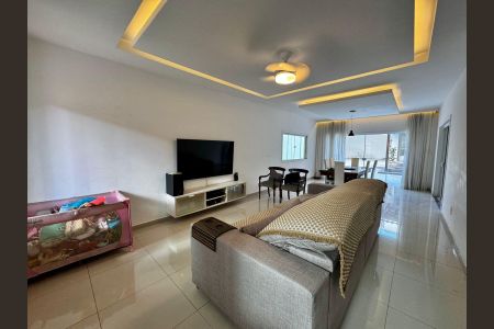 Casa à venda com 8 quartos, 261m² em Jardim Sulacap, Rio de Janeiro