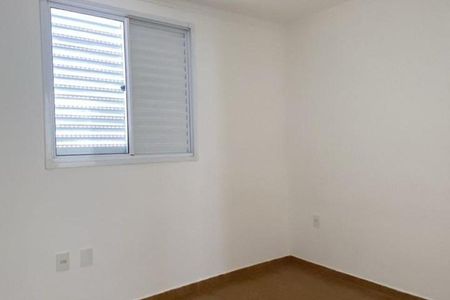 Janela com persianas de madeira, vista para a rua, com iluminação natural e boa qualidade de iluminação artificial. de apartamento à venda com 3 quartos, 67m² em Parque Industrial, Campinas