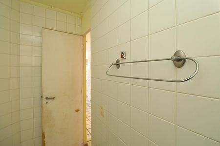 Casa à venda com 284m², 4 quartos e 4 vagasBanheiro 5 
