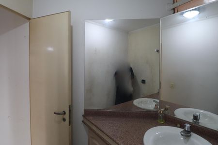 Casa à venda com 284m², 4 quartos e 4 vagasBanheiro 4