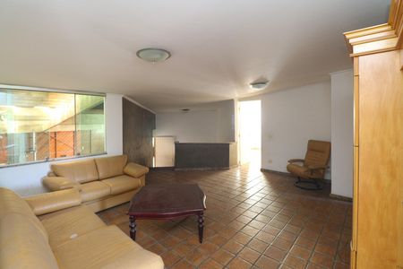 Casa à venda com 284m², 4 quartos e 4 vagasSala