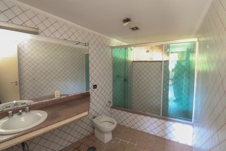 Casa à venda com 284m², 4 quartos e 4 vagasBanheiro 2 