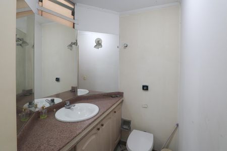 Casa à venda com 284m², 4 quartos e 4 vagasBanheiro 4