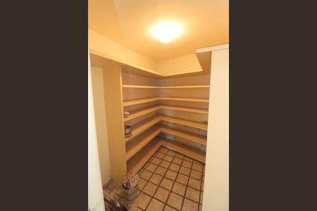 Casa à venda com 284m², 4 quartos e 4 vagasDespensa