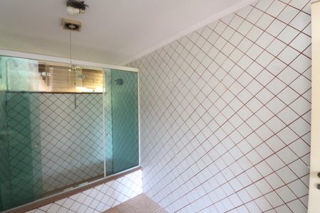 Casa à venda com 284m², 4 quartos e 4 vagasBanheiro 2 