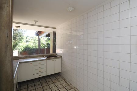 Casa à venda com 284m², 4 quartos e 4 vagasCozinha - Armários