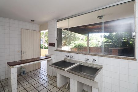 Casa à venda com 284m², 4 quartos e 4 vagasÁrea de Serviço