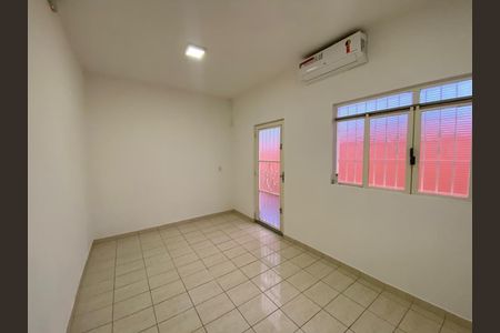 Foto 01 de casa para alugar com 2 quartos, 361m² em Parque Industrial, Campinas