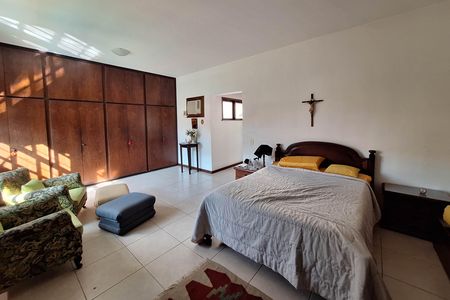 Casa à venda com 326m², 4 quartos e 7 vagasSuíte 1