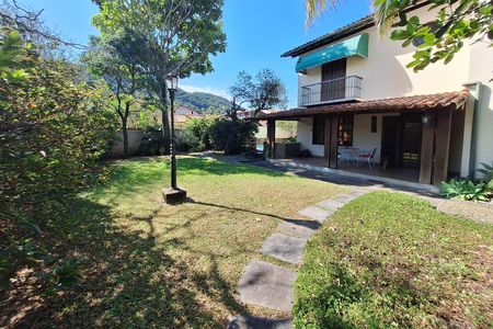 Casa à venda com 326m², 4 quartos e 7 vagasQuintal