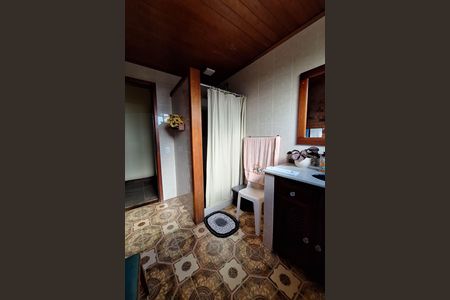 Casa à venda com 326m², 4 quartos e 7 vagasBanheiro 2