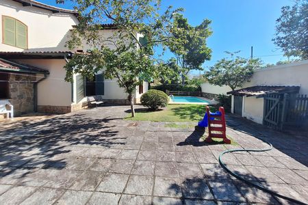Casa à venda com 326m², 4 quartos e 7 vagasQuintal