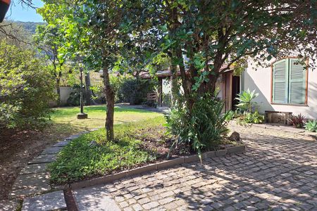Casa à venda com 326m², 4 quartos e 7 vagasQuintal