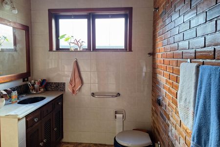 Casa à venda com 326m², 4 quartos e 7 vagasBanheiro 2